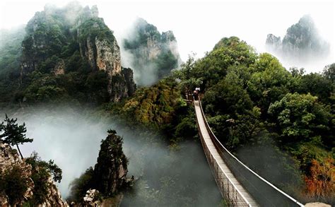 從九江怎麼上廬山？廬山的風景不僅僅是自然的詠嘆，它還蘊含著豐富的文化歷史。